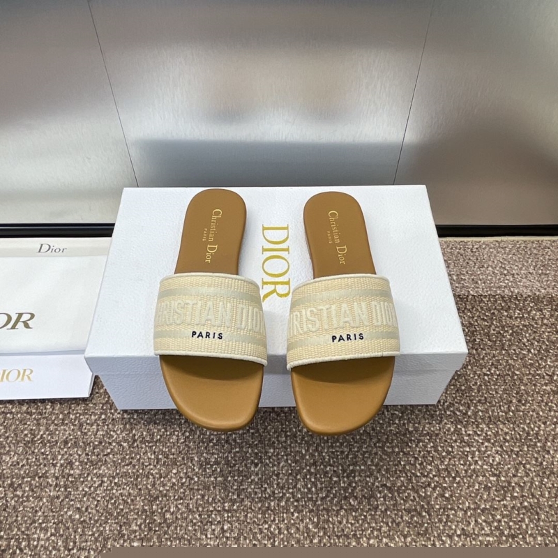 ch**an D*or slippers